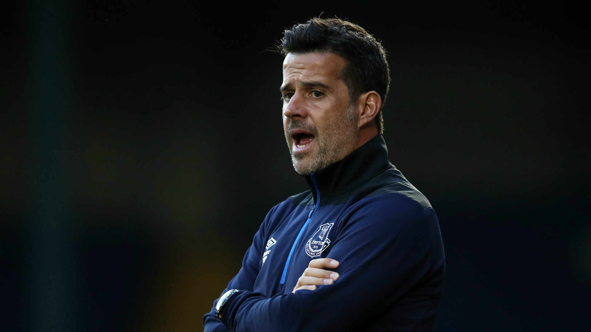 篮球场下的 篮球场下的